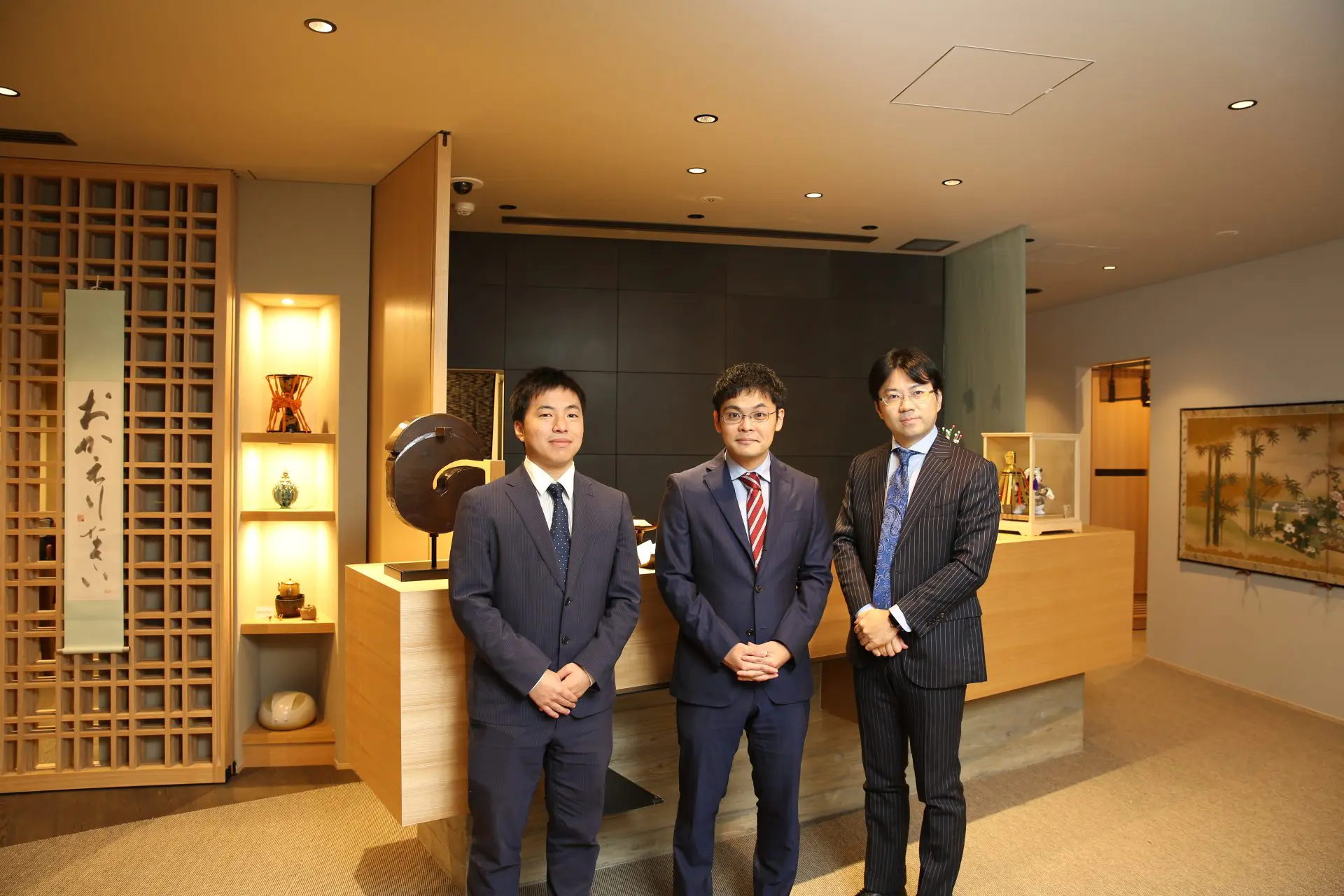 雷門旅館での対談。左から川越貴文、戸部政俊様、青木康弘