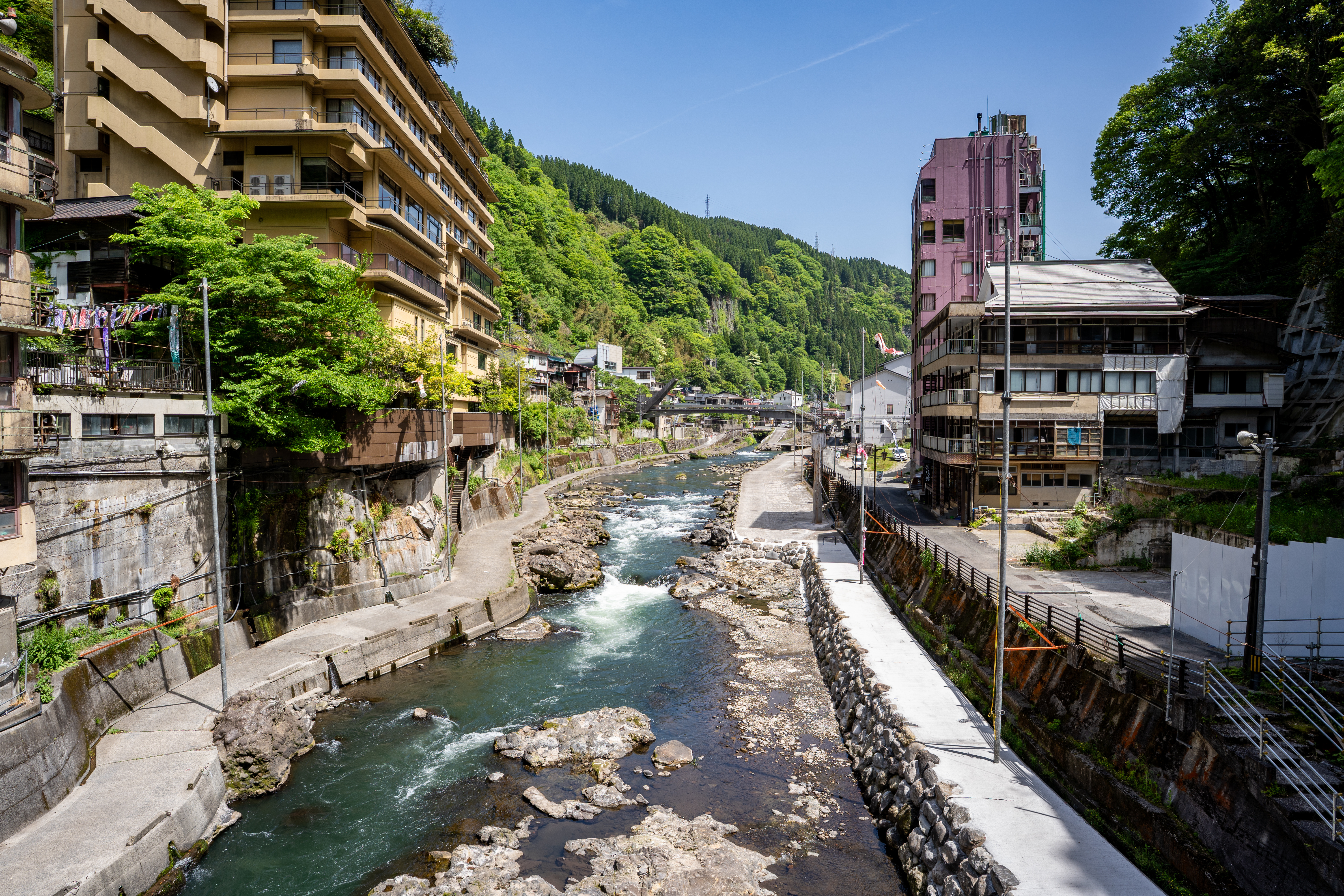 温泉街のまちなみ