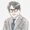 黒縁眼鏡をかけ、グレーのスーツに青いネクタイを締めた男性コンサルタントのイラスト